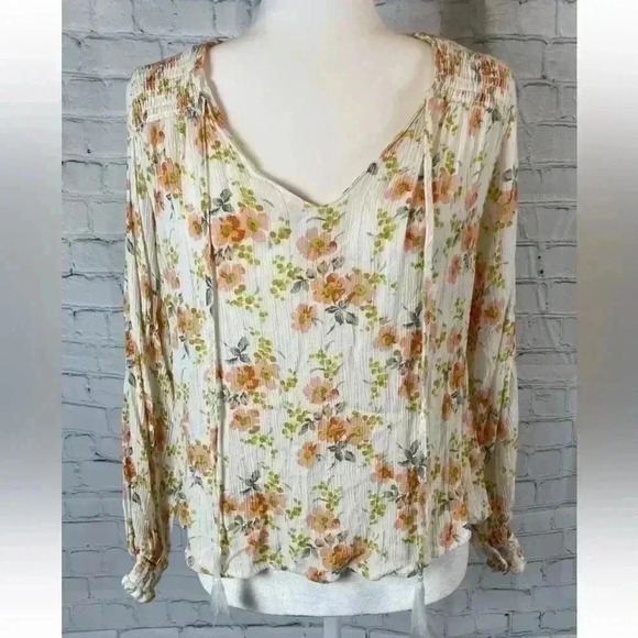 Cupcakes & Cashmere Peasant Blouse Women’s Sz M Cream Peach Floral Boho Smocked - Picture 15 of 15